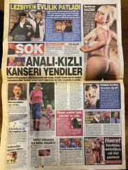 ŞOK GAZETESİ DOĞUM GÜNÜ HEDİYESİ - 10 TEMMUZ 2011 - TAM TAKIM 12 SAYFADIR -Özlem Tekin - Emre - Selen - Nora - Hugh Hefner - Davut Güloğlu - Mustafa Sandal - Şenol Özkaya - Sibel Bilir - Şener Şen - Cem Davran - Birol Güven - Sinan Engin - Aslı - Armağan Çağlayan - Ezgi Ergin - Doğan Duru - Eser Yenenler - Recep Akdağ - Macit Özcan - Fatma Sayın - Kaan Aksoy - Çılgınlık Tavana Vurdu - Erkekleri Gitarla Tavlıyor - Selen’ler Ölmesin - Tak Kondomun Hasını - Körlük Tarihe Karışıyor - Fener’in Rakibi Recep - Değişmeyen Moda Sergen - Sürgün Sana Vız Gelir Aslan’ım - Geceleri Bir Başka Alem - Seksi Biz İcat Ettik - Mustafa Sandal Şişme Balon - Erkek Arıyor - Bayan Vücuda Sapık Dadandı - Ne Sırıtıyorsun Arkadaş - Ölme Kocacığım - Haraç Hesaplaşması - Masum İnsanları Aşağılayarak Şöhreti Yakaladı - Sadece Arkadaşız - Çin Çin - Kadere Bak - Alt Tarafı Bir Karış - Yavrum Bu Ne Hal - Çizer: Arda Aladağ - Çizer: Bordo