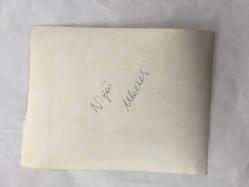 TÜRK SANAT MÜZİĞİ SANATÇISI NİGAR ULUERER'İN ORİJİNAL FOTOĞRAFI - 15 x 12 cm EBADINDA - NİGAR ULUERER SAHNEDE ŞARKI OKURKEN ÇEKİLMİŞ BİR FOTOĞRAF