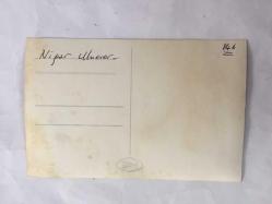 TÜRK SANAT MÜZİĞİ SANATÇISI NİGAR ULUERER'İN ORİJİNAL FOTOĞRAFI - 13,5 x 9 cm EBADINDA - NİGAR ULUERER SOHBET EDERKEN ÇEKİLMİŞ BİR FOTOĞRAF