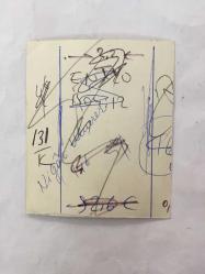 TÜRK SANAT MÜZİĞİ SANATÇISI NİGAR ULUERER'İN ORİJİNAL FOTOĞRAFI - 9 x 8 cm EBADINDA - NİGAR ULUERER SAHNEDE ŞARKI OKURKEN ÇEKİLMİŞ BİR FOTOĞRAF