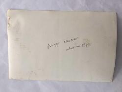 MÜZEYYEN SENAR, TANER ŞENER ve TÜRK SANAT MÜZİĞİ SANATÇISI NİGAR ULUERER'İN ORİJİNAL 3'LÜ FOTOĞRAF SETİ - 18 x 12 cm EBADINDA - NİGAR ULUERER, NİGOŞ ÇİÇEKÇİLİĞİ AÇILIŞINDA KEMAN ÇALARKEN ve MÜZEYYEN SENAR, TANER ŞENER ve DİĞER SANATÇI DOSTLARIYLA HATIRA POZU VERİRKEN ÇEKİLMİŞ 3 FARKLI FOTOĞRAF, HAZİRAN 1984, ÖZEL ARŞİV