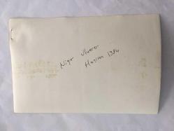 MÜZEYYEN SENAR, TANER ŞENER ve TÜRK SANAT MÜZİĞİ SANATÇISI NİGAR ULUERER'İN ORİJİNAL 3'LÜ FOTOĞRAF SETİ - 18 x 12 cm EBADINDA - NİGAR ULUERER, NİGOŞ ÇİÇEKÇİLİĞİ AÇILIŞINDA KEMAN ÇALARKEN ve MÜZEYYEN SENAR, TANER ŞENER ve DİĞER SANATÇI DOSTLARIYLA HATIRA POZU VERİRKEN ÇEKİLMİŞ 3 FARKLI FOTOĞRAF, HAZİRAN 1984, ÖZEL ARŞİV