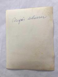 TÜRK SANAT MÜZİĞİ SANATÇISI NİGAR ULUERER'İN ORİJİNAL 2'Lİ FOTOĞRAF SETİ - 15 x 12 cm EBADINDA - NİGAR ULUERER KÖPEĞİYLE BİRLİKTE POZ VERİRKEN ÇEKİLMİŞ 2 FARKLI FOTOĞRAF