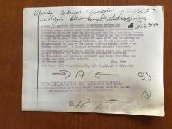 KIBRIS BARIŞ HAREKATI SÜRECİNDE KIBRIS'TAN ÇIKARILAN İNGİLİZ ve DİĞER YABANCI TURİSTLERİN ORİJİNAL AJANS-BASIN FOTOĞRAFI - 22 x 16 cm EBADINDA - (AÇIKLAMAYI OKUYUNUZ) - 1974