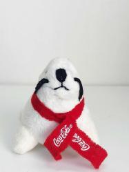 Coca Cola Lisanslı Peluş Yavru Fok Balığı - Küçük Boy