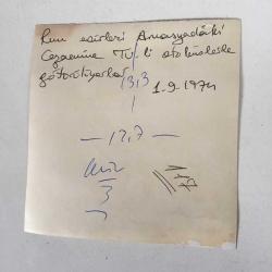 KIBRIS BARIŞ HAREKATI'NDAN ORİJİNAL AJANS-BASIN FOTOĞRAFI - 11 x 11 cm EBADINDA - 1974 - RUM ESİRLERİ CEZAEVİNE MERCEDES-BENZ MARKA TOPÇAM OTOBÜSÜYLE GÖTÜRÜLÜRKEN