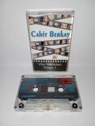 Kaset Cahit Berkay film müzikleri Volüm 1. Orijinal sorunsuz çalışıyor. Bodrum hakimi, Selvi boylum al yazmalım, Davaro, kırık Bir Aşk hikayesi, devlerin aşkı, Güler misin ağlar mısın, Dila hatun, Av herhangi bir kadın