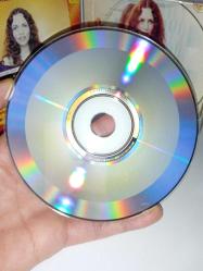 CD Sertab Erener - Sertab Erener albümü. Orijinal 1999 baskı. Disk 10 üzerinden 9.5 Sorunsuz çalışıyor koleksiyonluk. vur yüreğim, yanarım, Aşk, zor kadın, tek başına, makber, sarıl Bana, yolun başı, sır, gece kraliçesi
