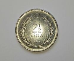 1977 - 2 buçuk lira (çok çok temiz kondisyonda)