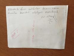 KIBRIS BARIŞ HAREKATI'NIN ORİJİNAL AJANS-BASIN FOTOĞRAFI - 21 x 15 cm EBADINDA - RUMLARIN LEFKOŞA'DAKİ İNGİLİZ KONSOLOSLUĞUNA YAPTIKLARI BASKINDAN BİR KARE, 20 OCAK 1975 ''ABD'DEN UYARI. SALDIRILAR DEVAM EDERSE AMERİKA, LEKOŞA'DAKİ ELÇİLİĞİNİ KAPATACAK''