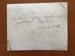 KIBRIS BARIŞ HAREKATI'NIN ORİJİNAL AJANS-BASIN FOTOĞRAFI - 21 x 15 cm EBADINDA - RUMLARIN LEFKOŞA'DAKİ İNGİLİZ KONSOLOSLUĞUNA YAPTIKLARI BASKINDAN BİR KARE, 20 OCAK 1975