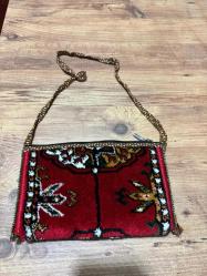 EL DOKUMASI KÜÇÜK HALI ÇANTA. KONDİSYON YÜKSEK KOLEKSİYONLUK NADİR 25 x 16 cm