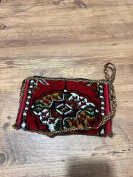 EL DOKUMASI KÜÇÜK HALI ÇANTA. KONDİSYON YÜKSEK KOLEKSİYONLUK NADİR 25 x 16 cm