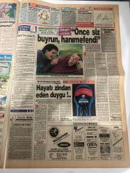SAKLAMBAÇ GAZETESİ DOĞUM GÜNÜ HEDİYESİ - 29 EKİM 1990 - SADECE 4 SAYFADIR - Erdal İnönü - Fatoş Güney - Zülfü Livaneli - Fikret Hakan - Songül Ülkü - Canan Göztepe - Gönül Paksoy - Hakan Akkaya - Asuman Dabak - Hüseyin Binzet - Nur Binzet - Julie Cantoni - Kayahan - Raquel Welch - Orhan Ünal - Talip Kamer - Fatih Gec - Güzin Abla - Kamil - SHP’nin ağır topları “Fato”nun filminde - Kişiye özel - 40 yıllık modacıdan “Haute Couture” delisi - Sahne’de artık fark ediliyor - Songül Ülkü’den seksi şov - Yorgunluğun 5 nedeni - Yeni makyaj hileleri - Araba sürerken hangi ilaçlar alınmamalı - Günlük yaşam ve görgü kuralları - “Önce siz buyurun, hanımefendi” - Hayatı zindan eden duygu - Körfez krizi buzları eritti - Fransızların Julie Cantoni’si - Kayahan’ın sağ kolundan enstrümantal kaset - Özgürlüğün bedeli 24 milyar - Espri küpü - Kamil “Modu da sanar” - Yılın rengi kırmızı - İstanbul’da huysuz geceler - Tatlı nişanlılık günleri - Çocuğunuz aşırı kıskanç - Türkiye artık Cumhuriyettir - Püf nok