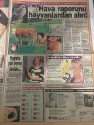 SAKLAMBAÇ GAZETESİ DOĞUM GÜNÜ HEDİYESİ - 27 EKİM 1990 - SADECE 8 SAYFADIR -Hülya Koçyiğit - Meltem Doğanay - Erol Atar - Hakan Gülay - Nazan Şoray - Kevin Costner - Sinead O’Connor - Perihan Savaş - Engin Koç - Ceylan - Şener Şen - Kadir İnanır - Genço Erkal - Anne Thyp - Simon Le Bon - Betty Boo - Jason Donovan - Mustafa Kemal - Napoléon - Paganini - Fatih Geç - Orhan Ünal - Yakup Kamer - “92’de yine adayım” - Şimdi gözler bizim Liz’de - Podyum güzelinin yeni kimliği: Turhan Sultan - Tarihi kostümler hazırlandı - Assolistlik bahara kaldı - Spor dünyasının son devi - Öğrencilik günleri - Hava raporunu hayvanlardan alın - Hayata yön veren taşlar - Burca göre taş - Ruhu dinlendiren çiçekler - Korkularımızdan nasıl kurtulabiliriz - Yalnızlık korkusu - Yıldızname’nin mini tarihçesi - Alo burası öbür dünya - Bu çocukta şeytan tüyü mü var - Şener Şen 3 uluslararası festivalde - Tavugunu yiyim - Aslan Asker Şvayk’ın dönüşü - Bebek annanede Ceylan turnede - Melodi’nin geleceği için - Duran Dur