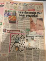 SAKLAMBAÇ GAZETESİ DOĞUM GÜNÜ HEDİYESİ - 27 EKİM 1990 - SADECE 8 SAYFADIR -Hülya Koçyiğit - Meltem Doğanay - Erol Atar - Hakan Gülay - Nazan Şoray - Kevin Costner - Sinead O’Connor - Perihan Savaş - Engin Koç - Ceylan - Şener Şen - Kadir İnanır - Genço Erkal - Anne Thyp - Simon Le Bon - Betty Boo - Jason Donovan - Mustafa Kemal - Napoléon - Paganini - Fatih Geç - Orhan Ünal - Yakup Kamer - “92’de yine adayım” - Şimdi gözler bizim Liz’de - Podyum güzelinin yeni kimliği: Turhan Sultan - Tarihi kostümler hazırlandı - Assolistlik bahara kaldı - Spor dünyasının son devi - Öğrencilik günleri - Hava raporunu hayvanlardan alın - Hayata yön veren taşlar - Burca göre taş - Ruhu dinlendiren çiçekler - Korkularımızdan nasıl kurtulabiliriz - Yalnızlık korkusu - Yıldızname’nin mini tarihçesi - Alo burası öbür dünya - Bu çocukta şeytan tüyü mü var - Şener Şen 3 uluslararası festivalde - Tavugunu yiyim - Aslan Asker Şvayk’ın dönüşü - Bebek annanede Ceylan turnede - Melodi’nin geleceği için - Duran Dur