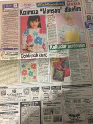 SAKLAMBAÇ GAZETESİ DOĞUM GÜNÜ HEDİYESİ - 27 EKİM 1990 - SADECE 8 SAYFADIR -Hülya Koçyiğit - Meltem Doğanay - Erol Atar - Hakan Gülay - Nazan Şoray - Kevin Costner - Sinead O’Connor - Perihan Savaş - Engin Koç - Ceylan - Şener Şen - Kadir İnanır - Genço Erkal - Anne Thyp - Simon Le Bon - Betty Boo - Jason Donovan - Mustafa Kemal - Napoléon - Paganini - Fatih Geç - Orhan Ünal - Yakup Kamer - “92’de yine adayım” - Şimdi gözler bizim Liz’de - Podyum güzelinin yeni kimliği: Turhan Sultan - Tarihi kostümler hazırlandı - Assolistlik bahara kaldı - Spor dünyasının son devi - Öğrencilik günleri - Hava raporunu hayvanlardan alın - Hayata yön veren taşlar - Burca göre taş - Ruhu dinlendiren çiçekler - Korkularımızdan nasıl kurtulabiliriz - Yalnızlık korkusu - Yıldızname’nin mini tarihçesi - Alo burası öbür dünya - Bu çocukta şeytan tüyü mü var - Şener Şen 3 uluslararası festivalde - Tavugunu yiyim - Aslan Asker Şvayk’ın dönüşü - Bebek annanede Ceylan turnede - Melodi’nin geleceği için - Duran Dur