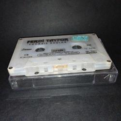 Kaset Ferdi Tayfur yuvasız kuşlar. Orijinal. 1987 Uzelli baskı. kartoneti yok. kaset baştan sona dinlendi sorunsuz çalışıyor.