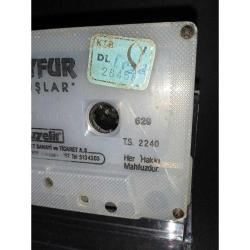 Kaset Ferdi Tayfur yuvasız kuşlar. Orijinal. 1987 Uzelli baskı. kartoneti yok. kaset baştan sona dinlendi sorunsuz çalışıyor.