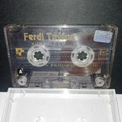 Kaset Ferdi Tayfur kurtuldum albümü. Kartoneti yok. Baştan sona dinlendi sorunsuz çalışıyor.