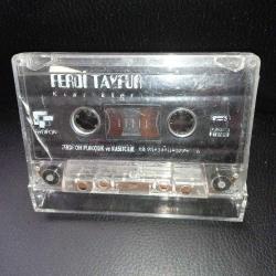 Kaset Ferdi Tayfur klasikleri. Orijinal. kartonet yok. kasette çalışmasına engel olmayan çatlak var. baştan sona dinlendi sorunsuz çalışıyor