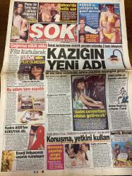 ŞOK GAZETESİ DOĞUM GÜNÜ HEDİYESİ - 16 AĞUSTOS 2006 - TAM TAKIM 12 SAYFADIR - Pınar Altuğ-Tony-Evren Aykul-Kenan İmirzalıoğlu-Filiz-Ayhan Karadeniz-Öykü Osma-Yeliz Yeşilmen-Haluk Ulusoy-Alex de Souza-Ailton-Ali Tandoğan-Anelka-Lazaro-Ayşe Özyılmazel-Deniz Akpınar-Naz Özcan-Ilhan Karadeniz-Serdar Ortaç-Ferhat Göçer-Hanife Şenay-Sait Uçar-Filiz Kurtulacak-Bu adam tam sopalık-Kadını AIDS’ten koruyan jel-Enerji ihtiyacınızı üzümle karşılayın-Konuşma yetkini kullan-Kazığın yeni adı-Abim cennetten elbise getirecek-Lizbon’da şenlik var-Kenan’ın yatağına bu güzel girecek-Refah memeleri-Bir dirhem et bin ayıp örter-Çikolatayla masajla stres atın-Parfümde dikkat-Markoturka kriterleri geliyor-Alex cuma Trabzon’da-Clupseksenbir-140 trilyonluk dul 12 yıllık aşkı bitirdi-Pişkin muhasebeci-Iğdır’da AIDS uyarısı-Kötü kız Pınar Altuğ-Tramvay fareleri-Dilenci örümcek-Katliam gibi kaza