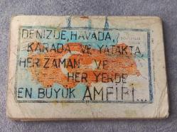1989 TARİHLİ FOÇA DENİZ PİYADE OKULU ASKERİNİN NOT DEFTERİ.  FOTOĞRAFTA GÖRÜLDÜĞÜ GİBİDİR.  İÇİNDE YAZDIĞI ŞİİR VE BİLGİ NOTLARI MEVCUT . KOLEKSİYONLUK NADİR