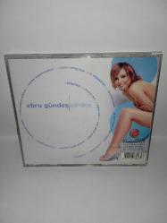 CD Ebru Gündeş şahane albümü orijinal 2003 baskı. Dinlemeyi etkilemeyen çizikler var. baştan sona sorunsuz çalışıyor koleksiyonluk