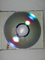 CD Ebru Gündeş şahane albümü orijinal 2003 baskı. Dinlemeyi etkilemeyen çizikler var. baştan sona sorunsuz çalışıyor koleksiyonluk