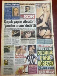 ŞOK GAZETESİ DOĞUM GÜNÜ HEDİYESİ - 17 MART 2009 - TAM TAKIM 12 SAYFADIR -Hugh Hefner-Okan Bayülgen-Kate Moss-Burcu Ayan-Tevfik Diker-Hüseyin Avuç-Hatice Şendil-Necati Şaşmaz-Hüsnü Şenlendirici-Ajda Pekkan-Demet Evgar-Mahsun Kırmızıgül-Hanife Adalı-Tuğba Özay-Ayşe Hatun Önal-Yıldırım Memişoğlu-Zafer Ergin-Eysan Atalay-Serkan Demir Alınorak-Reha Muhtar-Özlem Hasçelik-Hüseyin Avuç-Ajda Pekkan-Necati Şaşmaz-Hülya Avşar-Hatice Şendil-Derya Arbaş-Nilüfer Nurlu-Hüseyin Avuç-Hanife Adalı-Burcu Ayan-Kate Moss-Fahriye Evcen-Kurtlar Vadisi-Vadi’nin tepesine bir kadın oturdu-Karnımız doymasa da façamız düzelecek-Kaçak yapan vibratör yandım anam dedirtti-Memeli çorba-Bize tek giriyor-Silahı kafama dayadım ateşledim-Korkulan oldu-Bir buçuk milyonla sırra kadem bastılar-Kadınlara çalışın tavsiyesi yaptı-Derdimi kimlere desem başımı alıp nereye gitsem-Çalışana fazla tuvalete gitme cezası var-İşçiler yol kapattı-Emekli olmazsa maaşına zam alacak-Bir altan bir üstten-Aşıkları doludizgin sürüyor-Hırsızlı