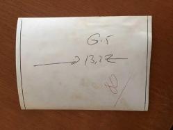 KIBRIS BARIŞ HAREKATI'NIN ORİJİNAL AJANS-BASIN FOTOĞRAFI (AÇIKLAMAYI OKUYUNUZ) - 18 x 13 cm EBADINDA - HAREKAT SÜRECİNDE KIBRIS'TA GÖREV YAPAN İNGİLİZ SAVAŞ MUHABİRLERİNİN KENDİLERİNİ KORUDUKLARI YERDE TELEFONLA HABERLEŞME YAPTIKLARI ANLAR, 1974
