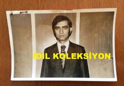 KIBRIS BARIŞ HAREKATI'NIN ORİJİNAL AJANS-BASIN FOTOĞRAFI (AÇIKLAMAYI OKUYUNUZ) - 18 x 12 cm EBADINDA - HAREKAT SÜRECİNDE ARALARINDA HASAN GÜLCAN ve ERGİN KONUKSEVER'İN DE BULUNDUĞU 14 GAZETECİNİN YARGILANMASI DURUŞMALARINDAN 3 FARKLI KARE