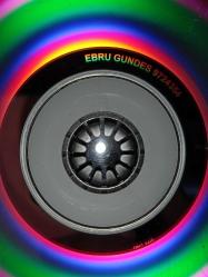 CD Ebru Gündeş ahdım olsun albümü. Orijinal. Universal 2001 baskı. Kartoneti yok. Dinlemeyi etkilemeyen çizikler var. Baştan sona sorunsuz çalışıyor koleksiyonluk