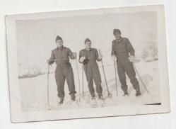 1953 YILI ERZİNCAN KAYAK YAPAN ASKER SUBAY DOKTOR SİYAH BEYAZ FOTOĞRAF - ARKASI NOTLU