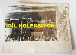 KIBRIS BARIŞ HAREKATI'NIN ORİJİNAL AJANS-BASIN FOTOĞRAFI (AÇIKLAMAYI OKUYUNUZ) - 20 x 15 cm EBADINDA - KIYI HATTINDA HAZIIRLIK YAPAN ASKERLER, 1974