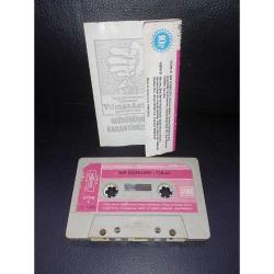 Kaset Tülay kır çiçekleri albümü. Orijinal Türküola 1205 Alman baskı. kaset kartonet herşeyiyle orijinal ve sorunsuz. ULTRA NADİR. Koleksiyonluk