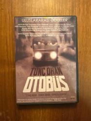 Otobüs: Bir Tunç Okan Filmi / DVD ( Oyuncular: Tuncel Kurtiz,Bjorn Gıda, Görüntü Yönetmeni: Güneş Karabuda, Müzik: Zülfü Livaneli)