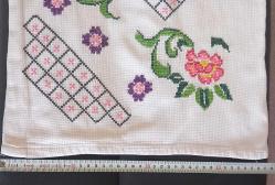 VİNTAGE EL YAPIMI KANAVİÇE YASTIK. KONDİSYON YÜKSEK KOLEKSİYONLUK.  ÖLÇÜ 36 X 56 CM