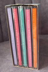 JAZZ MASTERS 5 ADET CD ALBÜM. 1-WHYNTON MARSALİS, 2-CHİCK COREA, 3-B.B. KİNG, 4-STEPHANE GRAPPELLİ, 5-STAN GETZ . DÖRT TANESİ SIFIR JELATİNLİ,  BİRİ İKİNCİ EL. KOLEKSİYONLUK ÇOK NADİR