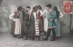 1908 RUSYA ÖNDEN PULLU, FRANSA'YA GÖNDERİLMİŞ GELENEKSEL KIYAFETLER/FOLKLÖR TEMALI POSTADAN GEÇMİŞ KARTPOSTAL. NADİR.