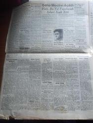 Tan Gazetesi - 5 Sonteşrin (Kasım) 1940 - Balkanların bugünkü manzarası yazan Zekeriya Sertel Başmakale - Ankara'daki merasim Dil tarih coğrafya fakültelerinin yeni binası dün açıldı fotoğraf - Almanya sulh şayialarını tekzip ediyor - Ciano İle Ribbentrop arasında yeni bir mülakat yapılıyormuş - Yunanistan Arnavutluk hududundaki hareket sahasını ve Yunan adalarını gösterir harita - Yunanlılar epir cephesi'nde de taarruza geçti - İsmet İnönü'nün Nutku sofya'da iyi akisler bıraktı - İngiltere Tuna işi için Rusya'yı protesto etti - tarihe karşı kim mesul yazan Sabiha Zekeriya Sertel - hava harpleri 4 ayda 2.442 Nazi tayyaresi imha edildi - libya'ya asker erzak tahşidi devam ediyor - Sdyney Saffıharp gemisi tarafından tahrip edilen bartolomev colleoni İtalyan Kruvazörü batarken fotoğraf - bugünkü radyo programı - şehir Meclisi açıldı Vali Lütfi Kırdar Bu yıl yapılacak işleri izah etti - İş Bankası tasarrur ikramiyeleri - gözüme çarpanlar yazan Sevim Sertel -  köylerin şarkısı Sümer'de