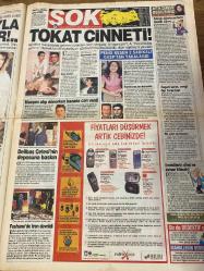 ŞOK GAZETESİ DOĞUM GÜNÜ HEDİYESİ - 3 KASIM 2003 - TAM TAKIM 12 SAYFADIR -Recep Tayyip Erdoğan-Demet Şener-Emre Altuğ-Oksan Bayazıt-Kaya Çilingiroğlu-Hülya Avşar-İbrahim Tatlıses-Tülin Şahin-Yeliz Yeşilmen-Şenay Akay-Doğan Deniz-Yeliz Yeşilmen-Hakan M.-Özgür K.-Mehmet Tanrıtanır-Letizia Ortiz Rocasolano-Prens Felipe-Dr. Şentürk Güngör-Mircea Lucescu-Sinan Engin-Sergen Yalçın-Gökdeniz Karadeniz-Ayhan Caner-Ahmet Arı-Gökhan Töre-Fatih Tekke-Bülent Korkmaz-Mehmet Yıldız-Tuncay Şanlı Yine de iyiyiz-Davulcu dehşeti-Büyük aşk bitti-Buğulama yapın-Türkiye kitap istiyorlar-Huzura giden gerçek yollar-Gönül ne savaş ne yasak dinliyor-Müslüman oldu-Müstakbel kraliçe-Sağlıklı ramazanlar-Genç kızlara taş çıkardı-Mutluluğun 7 yolu-Misafir baskını-Prag’ı imha planı-Gözler Olympiakos’ta-Revü kızlarıyla sabaha kadar-Siz karnınızda kaç yıllık hamilesiniz-Arkamda hiç kimse yok-Benden iyi bir homo olmaz-EMRE ALTUĞ POSTERİ - EMRE ALTUĞ KİMDİR