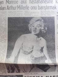 Şehir Gazetesi - 11 Şubat 1961 - sarışın bomba Marilyn Monroe'ya nazar mı değdi - Marilyn Monroe'nun cazip bir pozu fotoğraf - Michele Morgan neşesine kavuştu fotoğraf - İstanbul Belediyesi şehir tiyatroları Tepebaşı Tiyatrosu Bu melek satılık değil - yeni tiyatro iki efendinin uşağı - lütfen dokunmayın oyunu yazan Haldun Taner - hacıyatmaz oyunu yazan Cevat Fehmi Başkut - büyük çınar oyunu yazan Hüseyin Batuhan - zehirli aşk yazan Noran Lofts - sinema haberleri - Grace Kelly'nin hamile olduğu söyleniyor - Sophia Loren'in filmi mesele oldu - Billy Wilder senenin rejisörü seçildi - gurbet şarkısı yazan Ertan Nallayıcı yazı dizisi - burç falınız - İstanbul'da sinema ve tiyatro programı - İstanbul Ankara Radyosu programı - lüzumlu telefonlar - harp okulunu tenkil konusu - Türkiye askeri kuvvetlerinden 8. Topçu tümeni kumandanı Üsteğmen Şerafettin Rızan kurs öğretmenlerinden yüzbaşı J. H. Patterson'dan bir motor hakkında malumat alıyor fotoğraf - Fransa'nın 1960 sinema palmaresi hazır