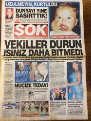 ŞOK GAZETESİ DOĞUM GÜNÜ HEDİYESİ - 4 AĞUSTOS 2002 - TAM TAKIM 12 SAYFADIR -Tansu Çiller-Aygün Çolaklı-Melek-Gülen-Yılmaz Erdoğan-Aziz Yıldırım-Fatih Terim-Nuno Gomes-Chiesa-Lorant-Julio Cesar-Samet Aybaba-Zdravkov-Pascal Nouma-Amaral-Muazzez Ersoy-Cem Yılmaz-Yeni Yılmaz-Kenan İmirzalıoğlu-Demet Akalın-Ayşe Hatun Önal-Nükhet Duru-Serdar Ortaç-Aylin Arasıl-Seçkin Piriler-İlhan Mansız-Sibel Can-Sulhi Aksüt-Gülben Ergen-Aylin Arasıl-Gamze Kanıkçıoğlu-Sebahat Kahraman-Buse-Kemal Hakan-Hasan Partan Vekiller durun işiniz daha bitmedi-Mucize tedavi-Dünyayı yine şaşırttık-Melek ve Gülen yüzü-Erken seçim Tansu Çiller’i aşka getirdi-Zorladı zorladı sonunda başardı-Kanarya ışıl ışıl-Yetki Terim’de-Bir tek taraftar-Akın akın geliyor-40’ından sonra azanı aşk paklar-Çarıklı trilyoner-Bağını koparan soyunuyor-Armut pis ağzıma düş-Sevgi yaşatıyor-Ölüm turu-Keçi dersi-Çok seçkinim-Sulhi bey karısını hayranlıkla izledi