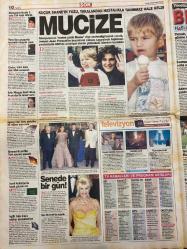 ŞOK GAZETESİ DOĞUM GÜNÜ HEDİYESİ - 4 AĞUSTOS 2002 - TAM TAKIM 12 SAYFADIR -Tansu Çiller-Aygün Çolaklı-Melek-Gülen-Yılmaz Erdoğan-Aziz Yıldırım-Fatih Terim-Nuno Gomes-Chiesa-Lorant-Julio Cesar-Samet Aybaba-Zdravkov-Pascal Nouma-Amaral-Muazzez Ersoy-Cem Yılmaz-Yeni Yılmaz-Kenan İmirzalıoğlu-Demet Akalın-Ayşe Hatun Önal-Nükhet Duru-Serdar Ortaç-Aylin Arasıl-Seçkin Piriler-İlhan Mansız-Sibel Can-Sulhi Aksüt-Gülben Ergen-Aylin Arasıl-Gamze Kanıkçıoğlu-Sebahat Kahraman-Buse-Kemal Hakan-Hasan Partan Vekiller durun işiniz daha bitmedi-Mucize tedavi-Dünyayı yine şaşırttık-Melek ve Gülen yüzü-Erken seçim Tansu Çiller’i aşka getirdi-Zorladı zorladı sonunda başardı-Kanarya ışıl ışıl-Yetki Terim’de-Bir tek taraftar-Akın akın geliyor-40’ından sonra azanı aşk paklar-Çarıklı trilyoner-Bağını koparan soyunuyor-Armut pis ağzıma düş-Sevgi yaşatıyor-Ölüm turu-Keçi dersi-Çok seçkinim-Sulhi bey karısını hayranlıkla izledi