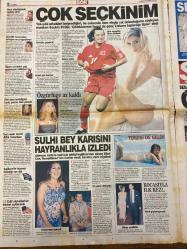 ŞOK GAZETESİ DOĞUM GÜNÜ HEDİYESİ - 4 AĞUSTOS 2002 - TAM TAKIM 12 SAYFADIR -Tansu Çiller-Aygün Çolaklı-Melek-Gülen-Yılmaz Erdoğan-Aziz Yıldırım-Fatih Terim-Nuno Gomes-Chiesa-Lorant-Julio Cesar-Samet Aybaba-Zdravkov-Pascal Nouma-Amaral-Muazzez Ersoy-Cem Yılmaz-Yeni Yılmaz-Kenan İmirzalıoğlu-Demet Akalın-Ayşe Hatun Önal-Nükhet Duru-Serdar Ortaç-Aylin Arasıl-Seçkin Piriler-İlhan Mansız-Sibel Can-Sulhi Aksüt-Gülben Ergen-Aylin Arasıl-Gamze Kanıkçıoğlu-Sebahat Kahraman-Buse-Kemal Hakan-Hasan Partan Vekiller durun işiniz daha bitmedi-Mucize tedavi-Dünyayı yine şaşırttık-Melek ve Gülen yüzü-Erken seçim Tansu Çiller’i aşka getirdi-Zorladı zorladı sonunda başardı-Kanarya ışıl ışıl-Yetki Terim’de-Bir tek taraftar-Akın akın geliyor-40’ından sonra azanı aşk paklar-Çarıklı trilyoner-Bağını koparan soyunuyor-Armut pis ağzıma düş-Sevgi yaşatıyor-Ölüm turu-Keçi dersi-Çok seçkinim-Sulhi bey karısını hayranlıkla izledi