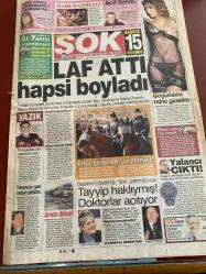 ŞOK GAZETESİ DOĞUM GÜNÜ HEDİYESİ - 26 ŞUBAT 2005 - TAM TAKIM 12 SAYFADIR -Sezen Aksu-Gülben Ergen-Gökhan Özen-Seda Sayan-Umut Akyürek-Okyay Dalgıç-Tarkan-Murat Boz-Hasan Parkan Aslında halk kimi seviyor-Gökhan kokuyor diye Cadillac’ı satıyor-Yollarını ayırdılar-Sırma saçlı Tarkan-Umut’un Bal’ı dünyaya geldi-Artık villanın tek sahibi-Sergi açılışını güzeller yaptı-Uygula çarpılma-Af nasıl işleyecek-Recep Tayyip Erdoğan-Füsun Sayek-Didem Aksu-Gökhan Haniye-Serkan Acar-Hakan Ünsal-Ümit Özat-Fatih Tekke-Nigar Talibova-Gülseren-Hakan Kucan-Sevşu Y.-Şahnaz Yurt-Kenan İmirzalıoğlu-Ayla Dolak-Patricia Black Laf attı hapsi boyladı-Tayyip haklıymış doktorlar acıtıyor-Göğüslerim hariç güzelim-Nazarı bilimsel olarak çözdü-Fener mi tepeledi-Cim-Bom’un solu düştü-Boşlukları doldurun-Cinayet mi işlensin-Beni kimse durduramaz-Ben de soyuldum-İnsan kasabı-Pilavcı mafyası gözlemeci vurdu