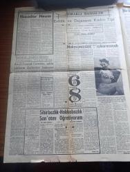 Ankara Telgraf Gazetesi - 13 Eylül 1954 - etiket mecburiyeti iyi bir şey olmuştur Ankara telgraf Başmakale - Celal Bayar yurda döndü fotoğraf - İngiliz elçisi ile görüştü - elektrikli trenler için teklif yapıldı - Belediye zabıta talimatnamesi ve maçlar - Galatasaray ve Ankara maçları fotoğraf - Hacettepe takımı fotoğraf - Uzakdoğu'da Çetin savaşlar oluyor - beşiktaş İzmirspor karşısında galip - sihirbazlık hokkabazlık sanatını öğretiyorum yazan Ahmet Nuri Çağıran yazı dizisi - fotoğraf modelciliğinden televizyon yıldızlığını ateşli Jeanud Carmen - evlilik ve dejenere kadın tipi yazan Şahap Gensoy - diş tabibi Sait Kut - Türkiye İş Bankası - bir ölümün sırrı yazan Jacgues Decrest yazı dizisi - Ankara radyo programı - yayla kızı yazan Aka Gündüz Yazı Dizisi - cemiyet hayatı - Rapid'in eski beki Meckele göre Ruslar çok seri futbol oynuyorlar - Jeep - Galatasaray Çetin bir karşılaşmadan sonra hacettepe'yi 2 1 yenebildi - Fenerbahçe 3 Havagücü 1 fotoğraf -  Ercüment Kahyaoğlu