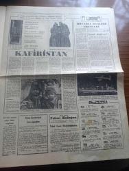 Adalet Gazetesi - 2 Şubat 1967 - yasak bölge yassıada yazan Turhan Dilligil - polis müdürü olan yarbay hiddetle sordu söyle bakalım ölüleri nereye gizledin - Adnan Menderes Türk subayına ve bütünüyle Türk ordusuna toz kondurulmasına tahammül edemezdi Fotoğrafı - Orhan Erkanlı kudurmuş gibiydi ağzına geleni söylüyor küfürler yağdırıyordu - Tekel içkiye ve sigaraya zam yaptı - gençlik dün komünizmi telin etti - Sevda Aydan Budapeşte operasında oynayacak - 300 kişiyi YTP'den ayrılarak Adalet partisine geçti - Çetin Altan hakkında 5 dava açıldı - Türkiye'de Kızıl ajanlar nakleden M. Kenan Par yazı dizisi - Kafiristan - burç falınız - Durakpaşa dershanesi - ilkbahar defileleri - Avrupa Milletler Kupası maçında İspanya ile yenişemedik - Adalet at yarışları - Göztepeliler Fenerbahçe'yi yenip lider olacağız diyor - Sultan Aziz'in başpehlivanı Kavasoğlu Koca İbrahim Yazan Kispetlioğlu - Ali Sami Yen stadı - Kurtdereli Mehmet pehlivanı yaşatırken Koç Mehmet ve Kara Ahmet unutulmamalı