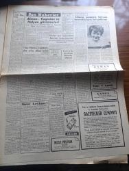 Bayram Gazetesi - 25 Mayıs 1955 - Kredi müessesesi yazan Selim Ragıp Emeç Başmakale - personel kanunun tetkiki tamamlanıyor - Şeker Bayramı bugün sona eriyor - Gülhane parkı'nda dönme dolaplarda insanlar fotoğraf - Kazablanka sokaklarında devriye gezen Fransız askerleri fotoğraf - Ann Bleyth yeni bir filmde rol aldı fotoğraf - Suna Soley cumartesi akşamı taç giyiyor fotoğraf - Celal Bayar'ın Lübnan seyahati - hilton'da boş oda kalmadı - İstanbul'un altında 2600 senelik bir şehir var Yazan Metin Ergin - büyük Meksika filmi Maça beyi Saray sinemasında - 1955 Tipi Leydi Macbeth fotoğraf - numunelik Migros arabası Bahar bayramında kullanılacak - Martine Carol Lüks tuvalet sabunu kullanıyor - Royal çikolata ve şekerleme fabrikası - İngiliz seçimlerinde muhafazakarlar şanslı - Kırkpınar güreşi fotoğraf - rakı şişesi ile meçhul sevgiliye mektup - 9. Avrupa basketbol Şampiyonası - İngiliz başvekili Sir Eden İşçi Partisi lideri ile hasbihalde fotoğraf - Siyam'da 104 Kızıl ajan Tevkif edildi